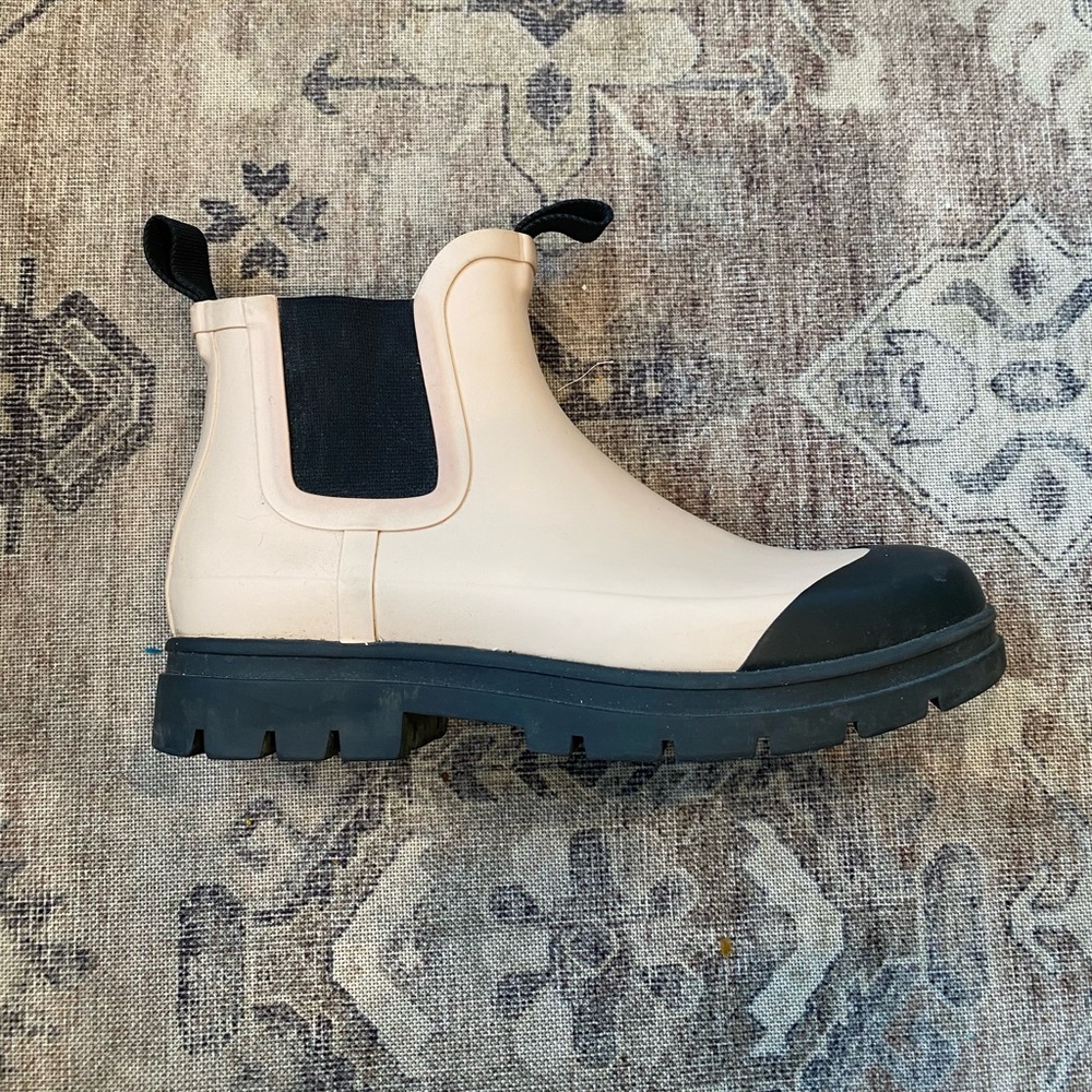 Everlane The Rain Boot - Chelsea Rainboots in Pink, Size 8